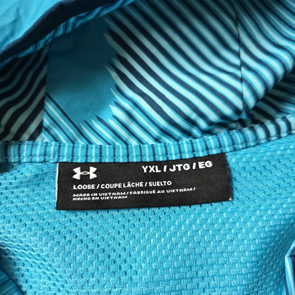 Under Armour Windbreaker Turns Into Drawstring Bag Size XL